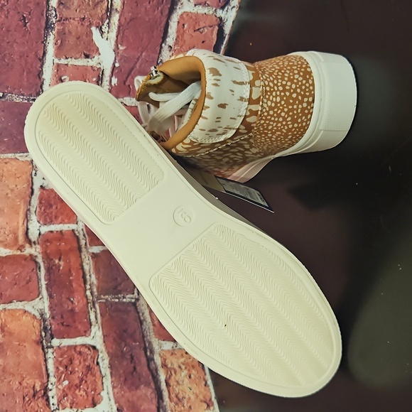 Tan and White Canvas Sneakers with Paisley Print - Picture 5 of 6